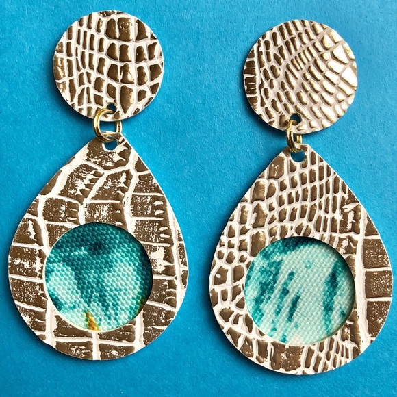 NWOT Earrings Dangle Earrings Aqua Blue White - Picture 6 of 7